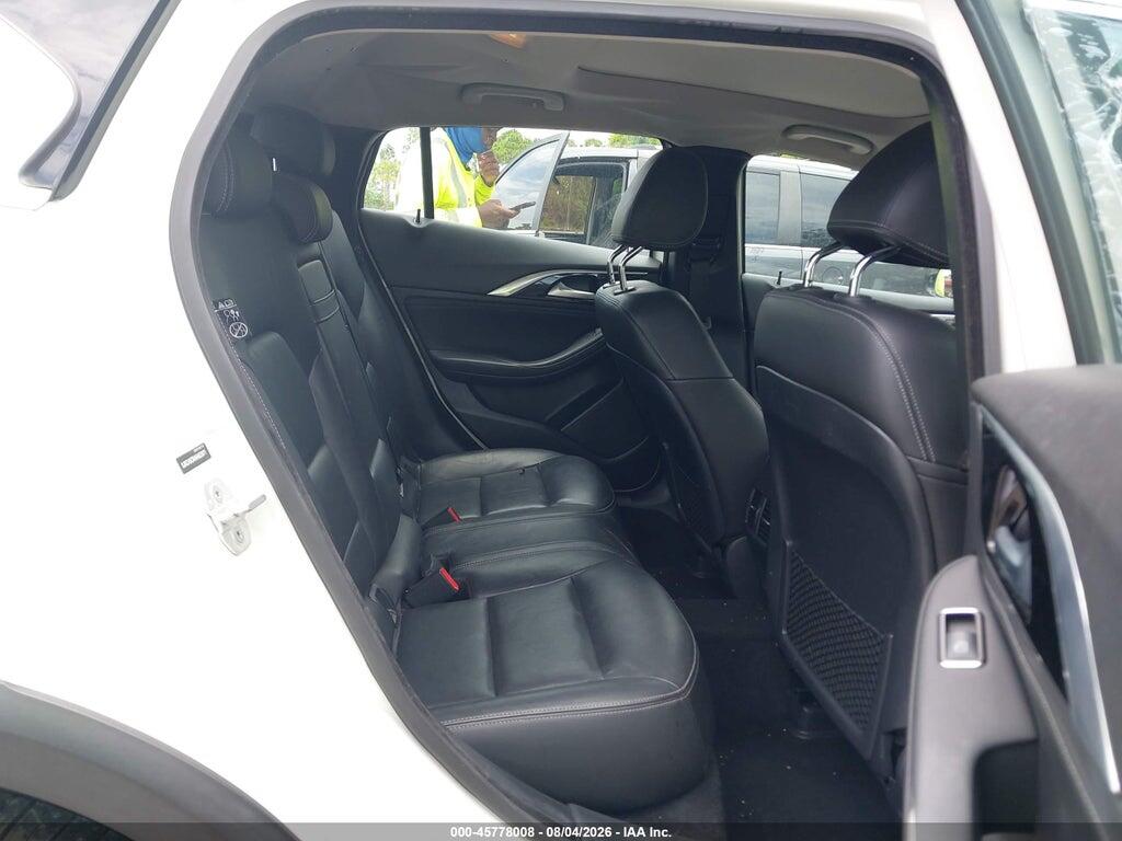 SJKCH5CR4HA023071 2017 INFINITI QX30 photo no. 8