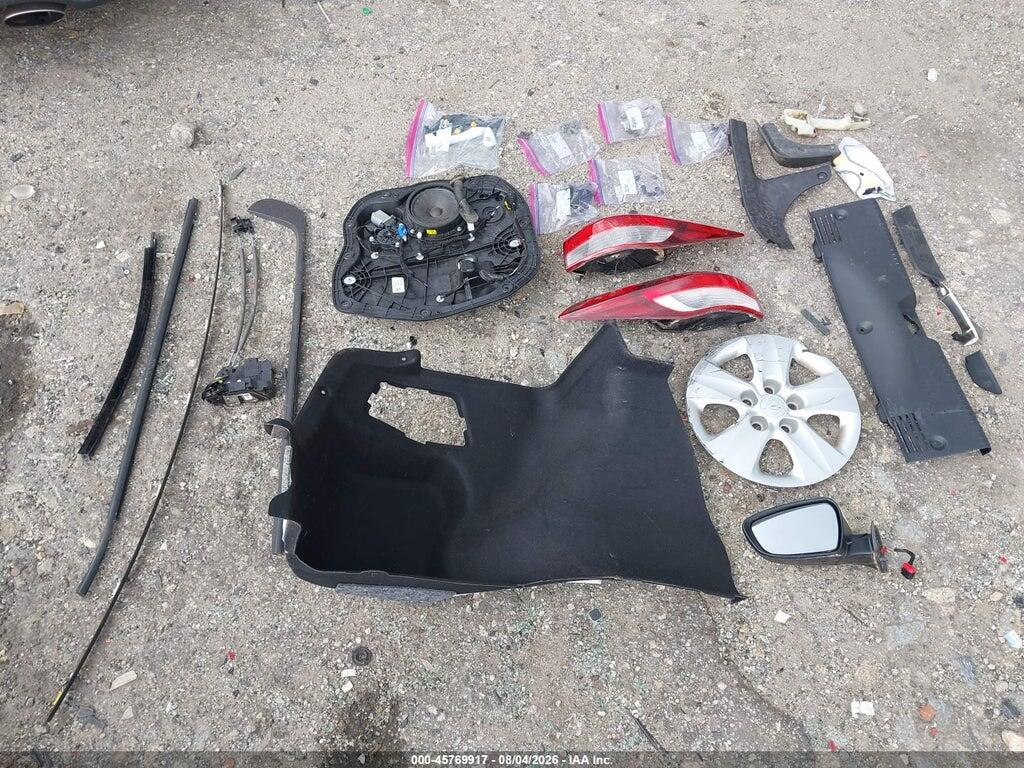 3KPFL4A73HE130295 2017 KIA FORTE photo no. 12