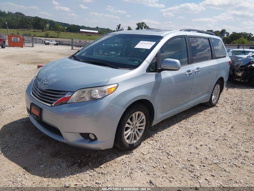 5TDYZ3DC9HS781706 2017 TOYOTA SIENNA photo no. 2