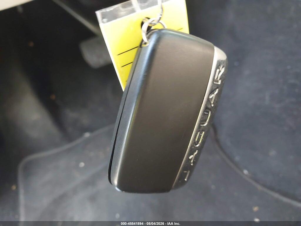 SAJAK4BV9HA974212 2017 JAGUAR XE photo no. 11