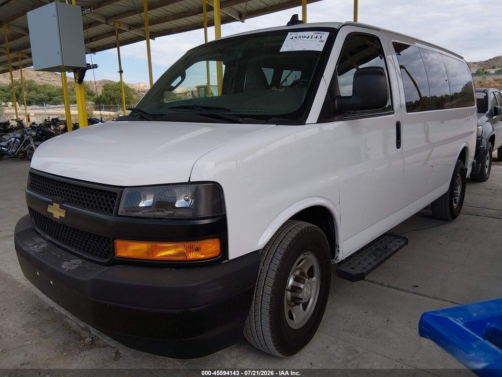 1GAWGEFG2J1300425 2018 CHEVROLET EXPRESS 2500 photo no. 2