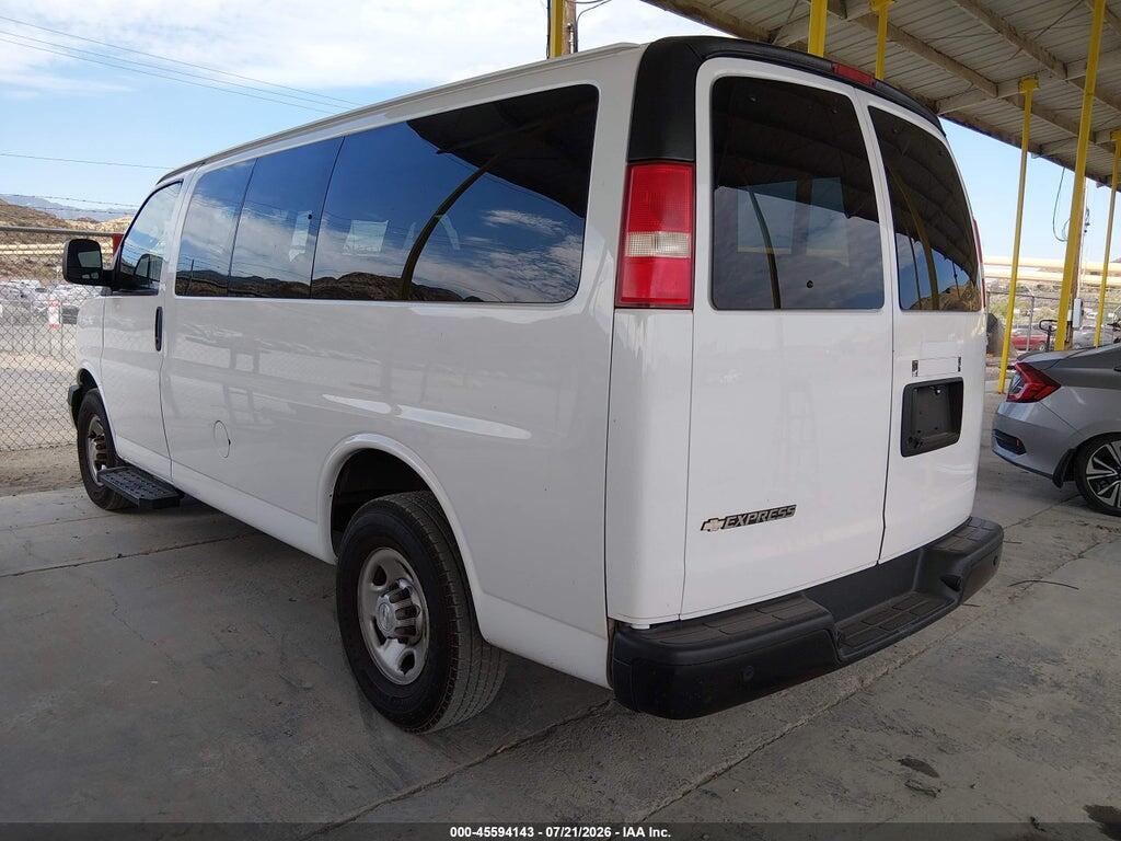 1GAWGEFG2J1300425 2018 CHEVROLET EXPRESS 2500 photo no. 3