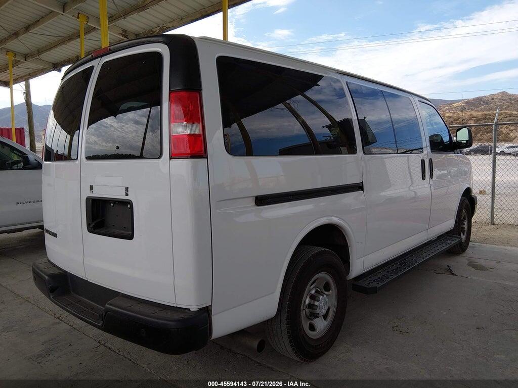 1GAWGEFG2J1300425 2018 CHEVROLET EXPRESS 2500 photo no. 4