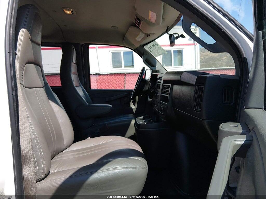 1GAWGEFG2J1300425 2018 CHEVROLET EXPRESS 2500 photo no. 5