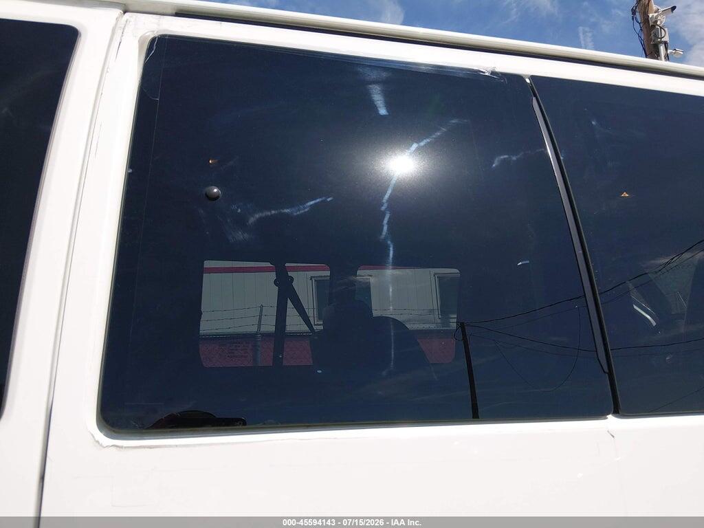 1GAWGEFG2J1300425 2018 CHEVROLET EXPRESS 2500 photo no. 6