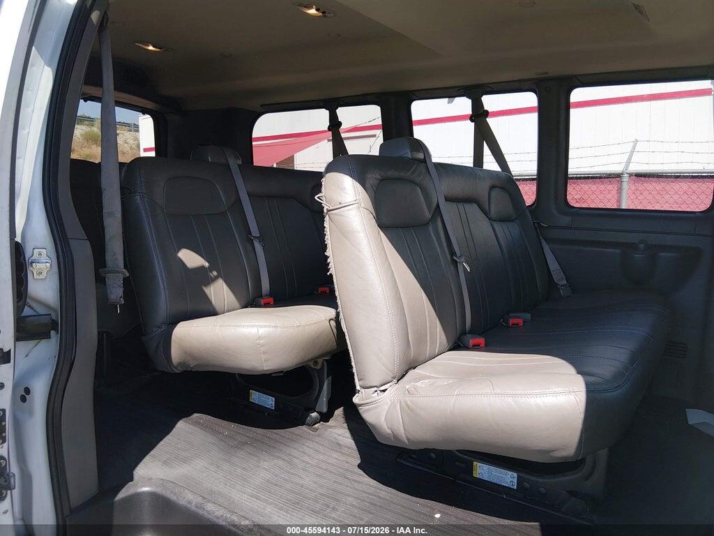 1GAWGEFG2J1300425 2018 CHEVROLET EXPRESS 2500 photo no. 8