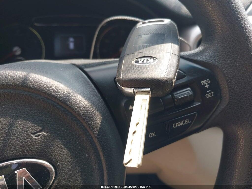 5XYPG4A3XJG409130 2018 KIA SORENTO photo no. 11