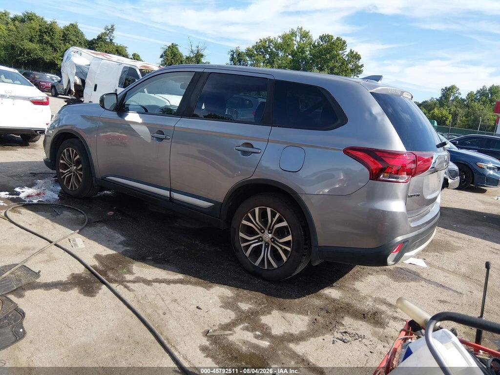 JA4AD2A3XJZ063000 2018 MITSUBISHI OUTLANDER photo no. 3