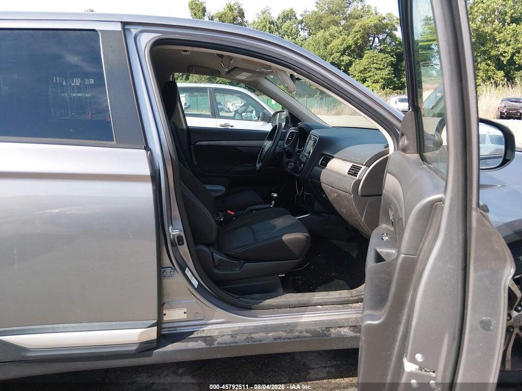 JA4AD2A3XJZ063000 2018 MITSUBISHI OUTLANDER photo no. 5