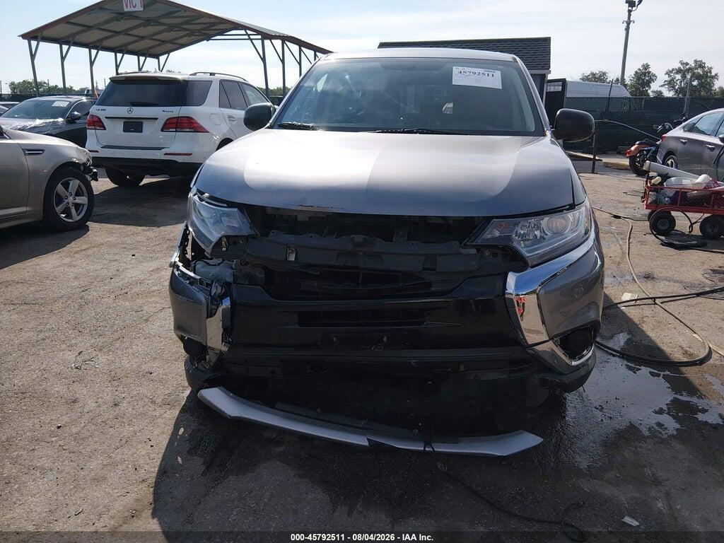 JA4AD2A3XJZ063000 2018 MITSUBISHI OUTLANDER photo no. 6