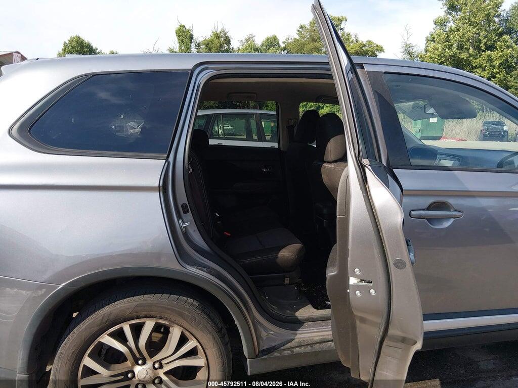 JA4AD2A3XJZ063000 2018 MITSUBISHI OUTLANDER photo no. 8
