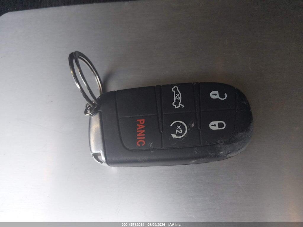 2C3CCARG3JH165746 2018 CHRYSLER 300 photo no. 11
