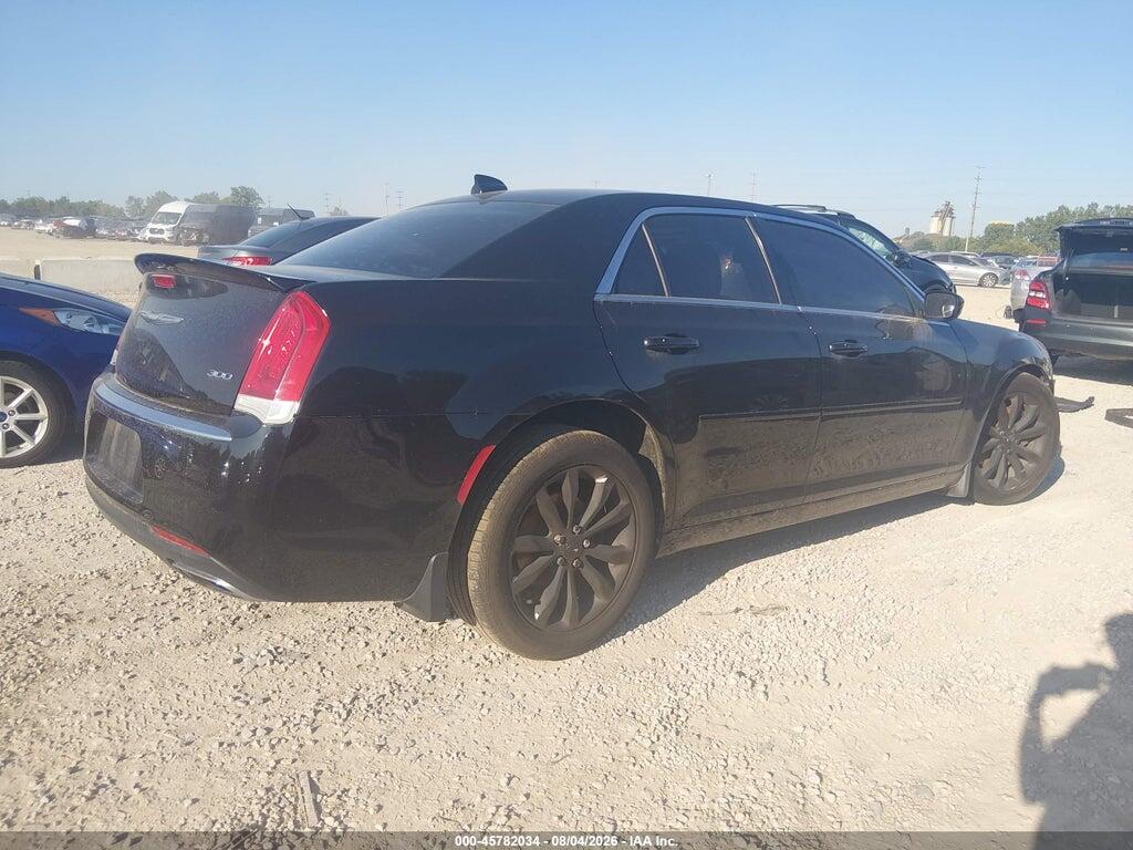 2C3CCARG3JH165746 2018 CHRYSLER 300 photo no. 4