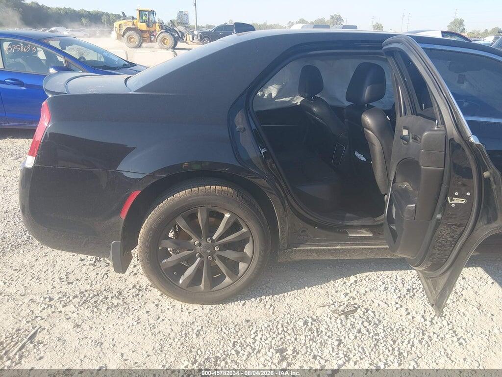 2C3CCARG3JH165746 2018 CHRYSLER 300 photo no. 8