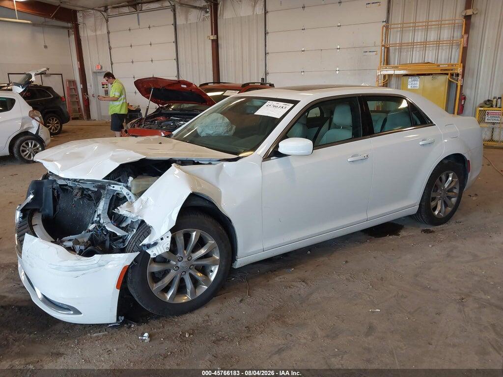 2C3CCARG7JH181898 2018 CHRYSLER 300 photo no. 2