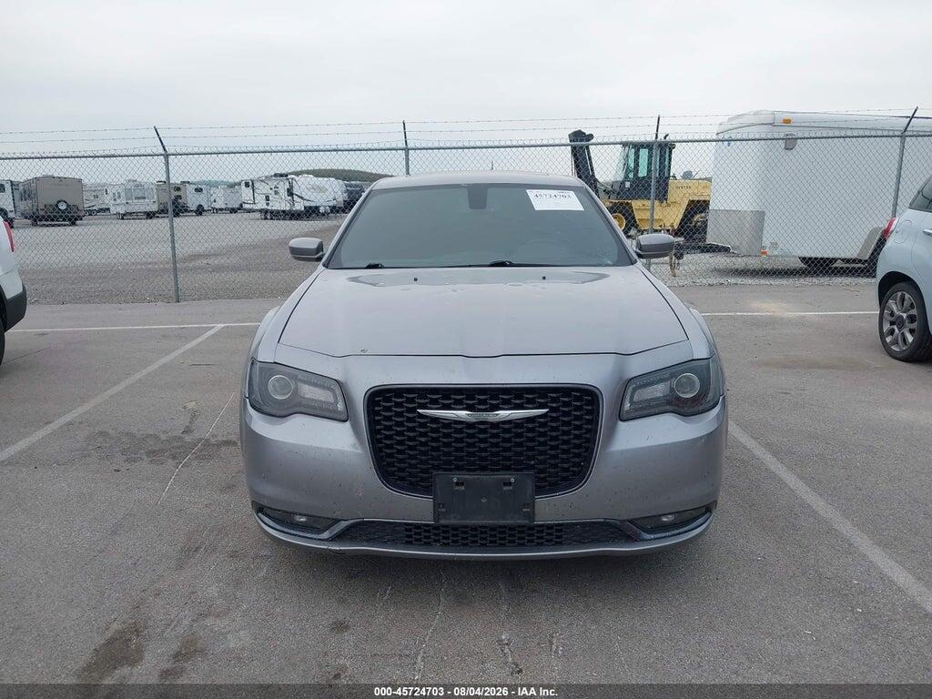 2C3CCAGG0JH165660 2018 CHRYSLER 300 photo no. 12