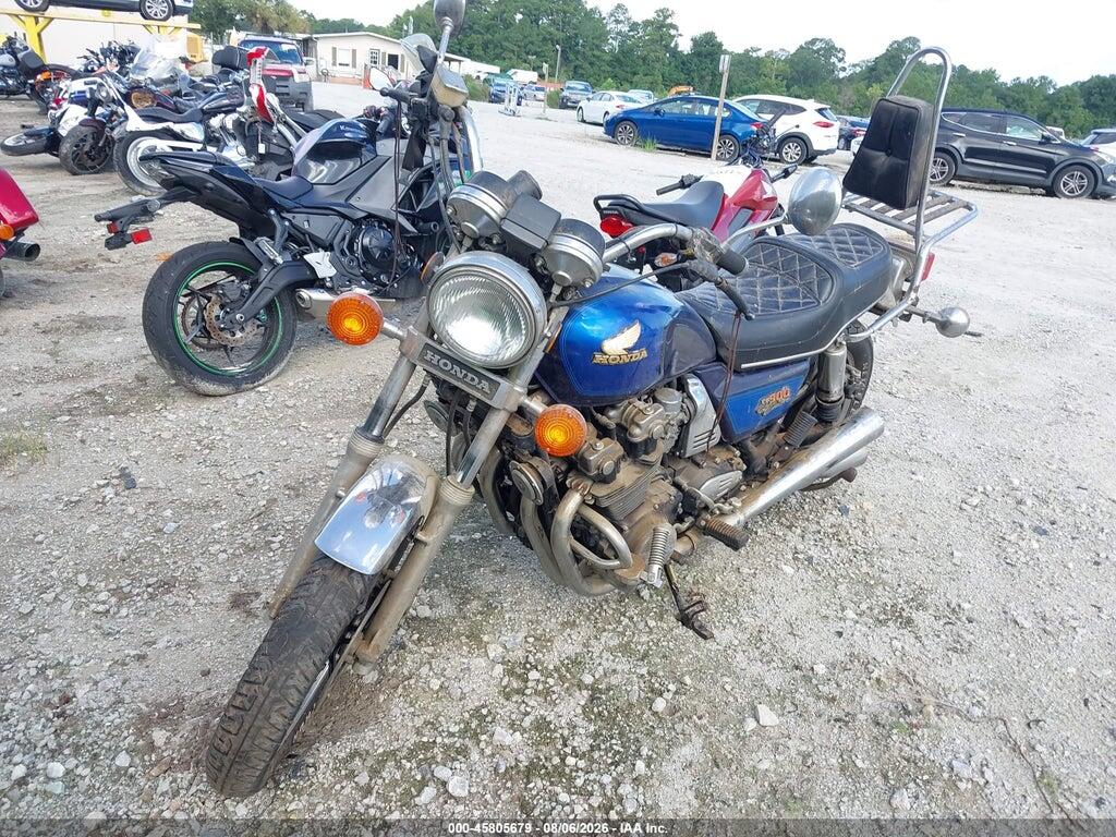 1HFSC040XCA212418 1982 HONDA CB900 photo no. 2
