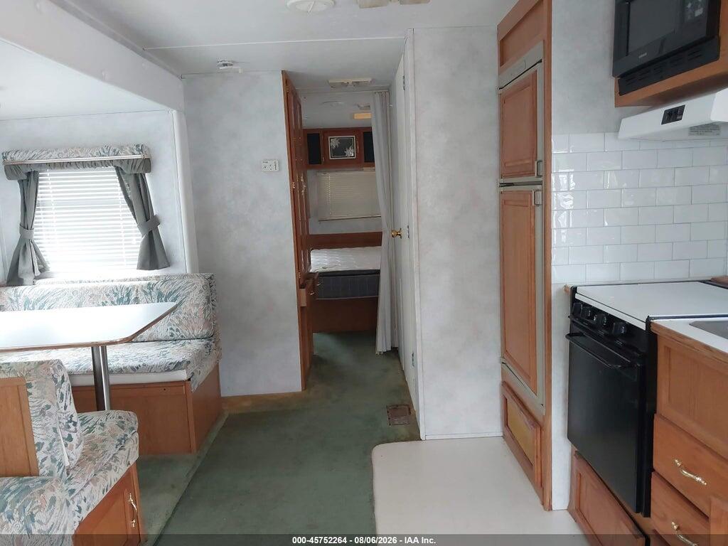 4YDT26528W1004592 1998 KEYSTONE SPRINTER 265RL photo no. 5