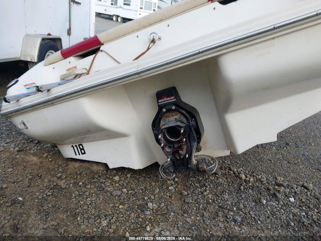 00000SERV1820H899 1999 SEA RAY OTHER photo no. 10