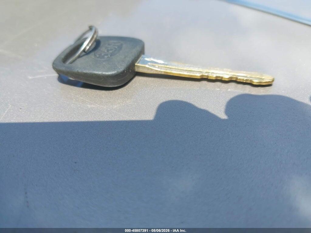 2T1BR12E11C506750 2001 TOYOTA COROLLA photo no. 11