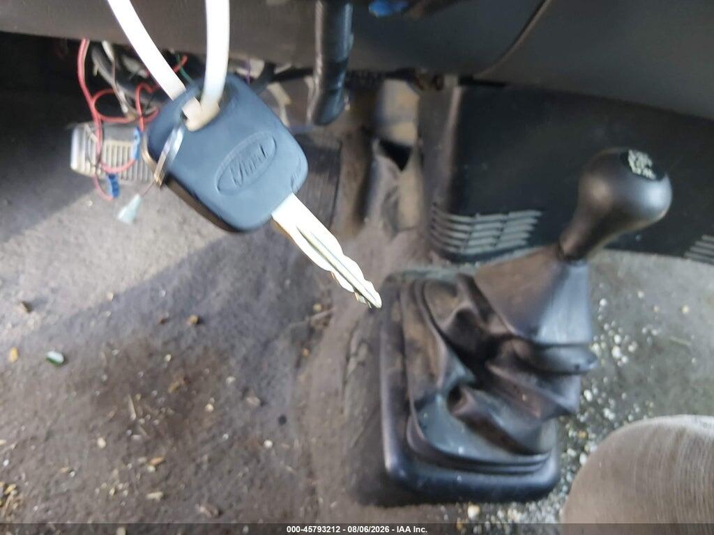 1FTRX18L22NA27665 2002 FORD F-150 photo no. 11