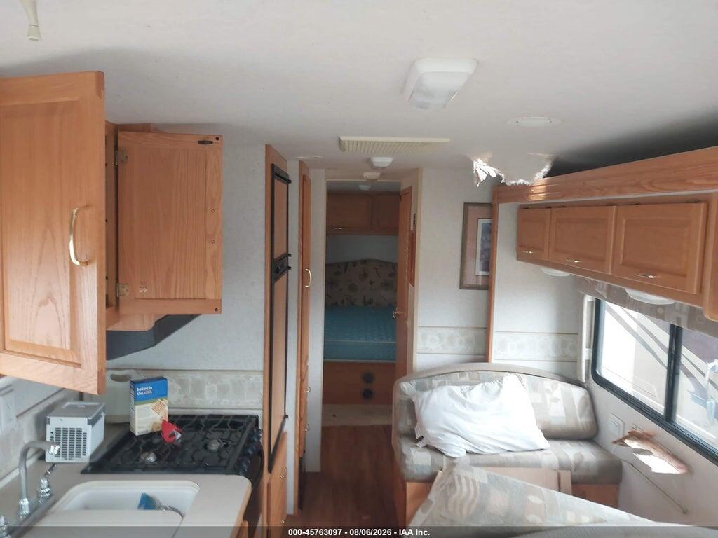 5B4LP57G433368960 2003 WORKHORSE CUSTOM CHASSIS MOTORHOME CHASSIS photo no. 8