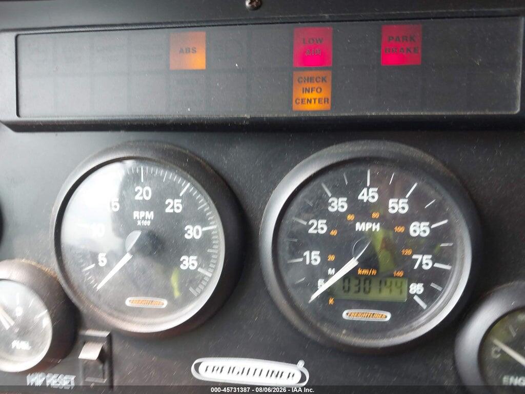 4UZAAHDC74CN16716 2004 FREIGHTLINER CHASSIS photo no. 7