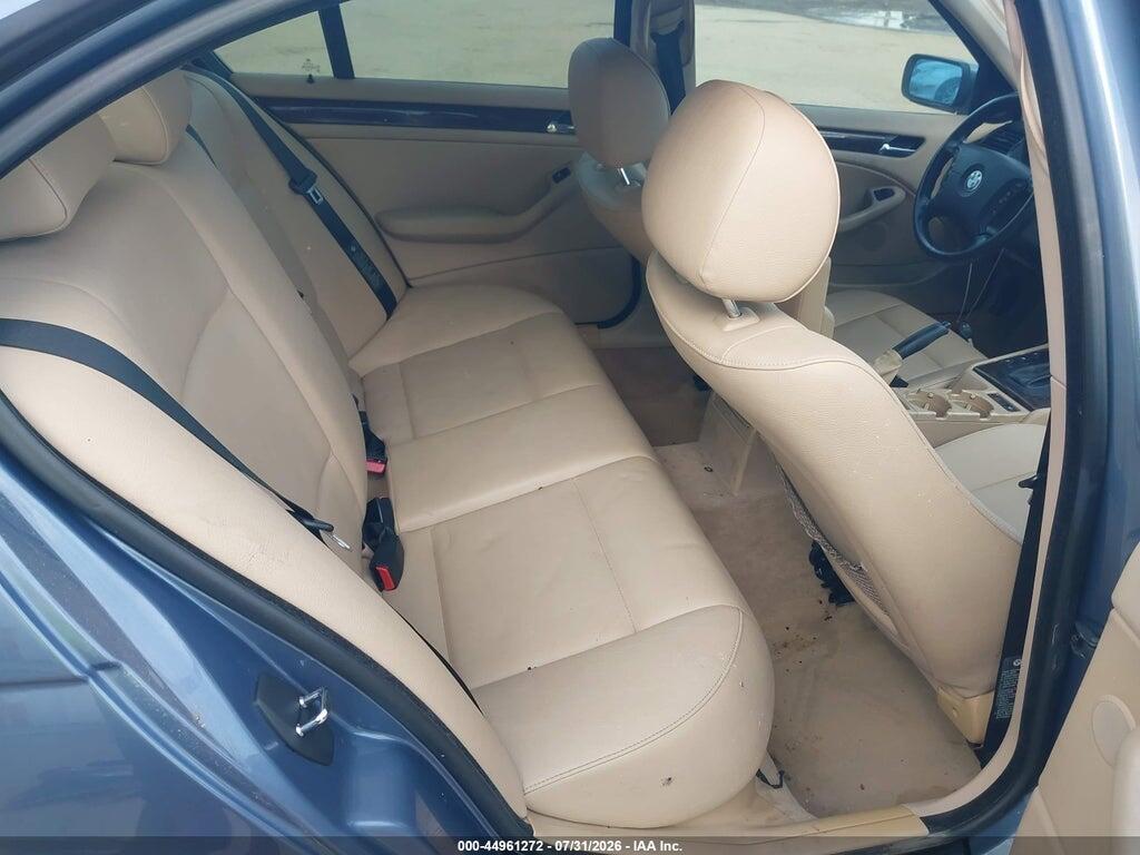 WBAEV33495KW19938 2005 BMW 325I photo no. 8