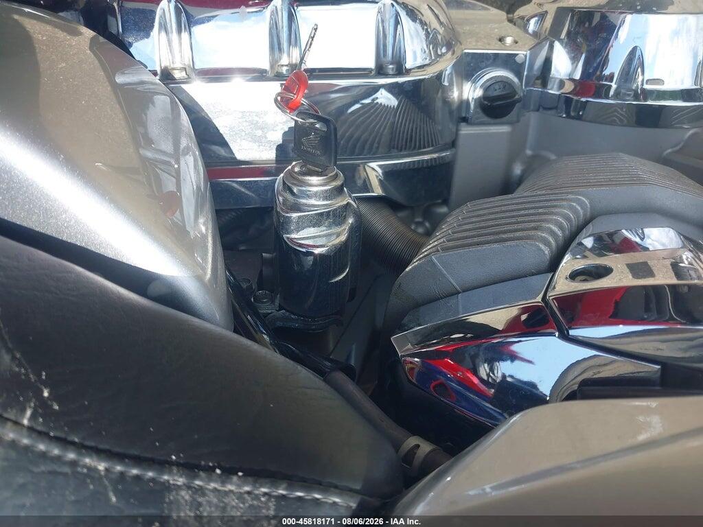 1HFSC46B95A301938 2005 HONDA VTX1800 photo no. 11