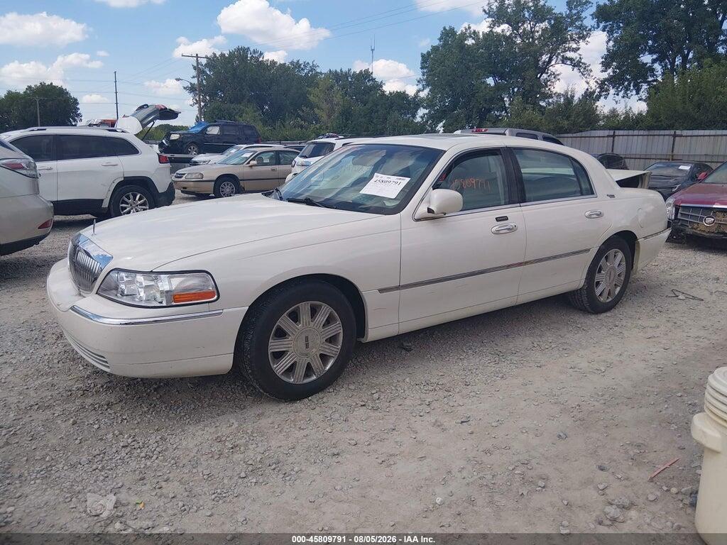 1LNHM82W15Y642223 2005 LINCOLN TOWN CAR photo no. 2