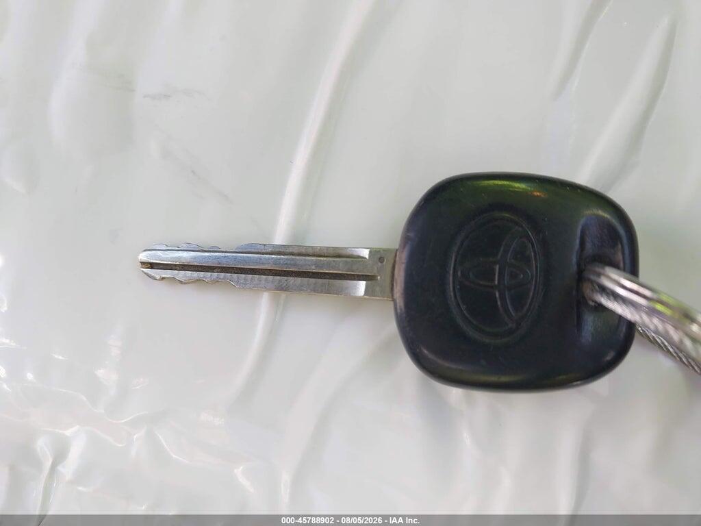 2T1KR32E55C320789 2005 TOYOTA MATRIX photo no. 11