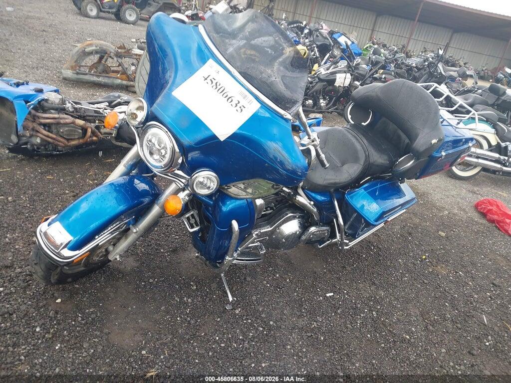 1HD1FCW166Y687370 2006 HARLEY-DAVIDSON FLHTCUI photo no. 2