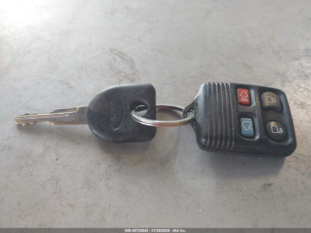 1FAHP3FN4AW290816 2010 FORD FOCUS photo no. 11