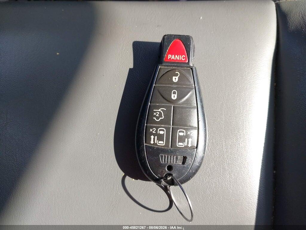 2V4RW3D19AR388286 2010 VOLKSWAGEN ROUTAN photo no. 11