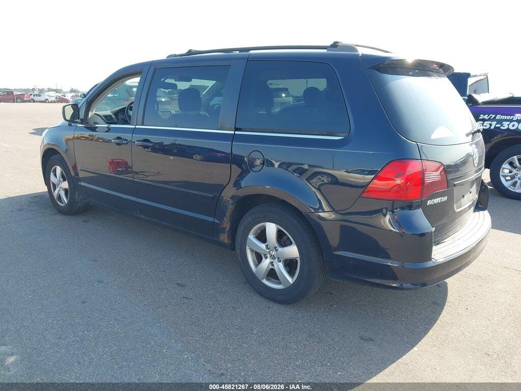 2V4RW3D19AR388286 2010 VOLKSWAGEN ROUTAN photo no. 3