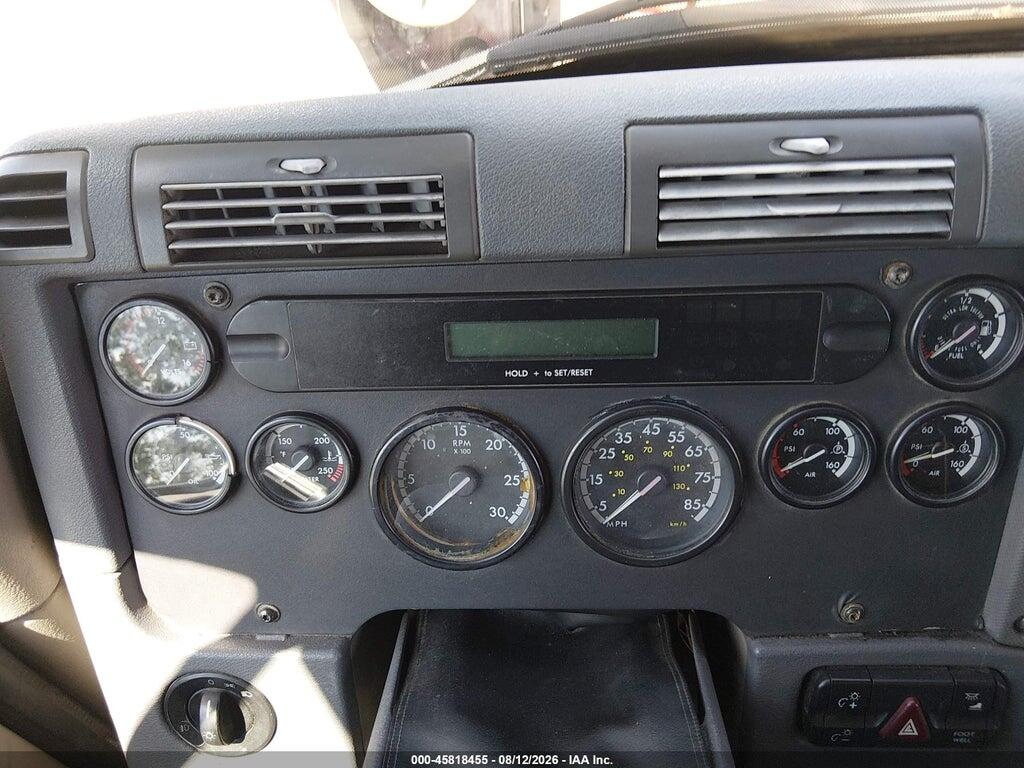 1FUJGLDRXASAK8951 2010 FREIGHTLINER CASCADIA 125 photo no. 5
