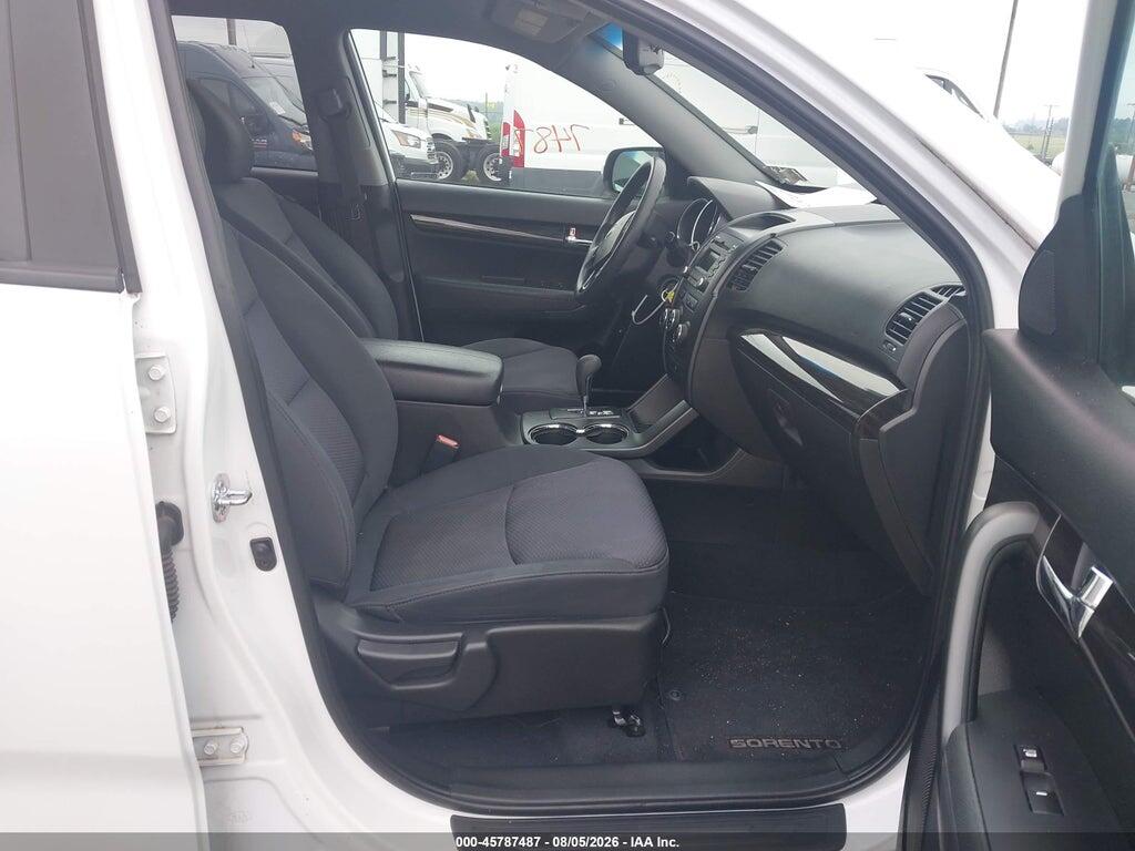 5XYKT4A19BG131763 2011 KIA SORENTO photo no. 5