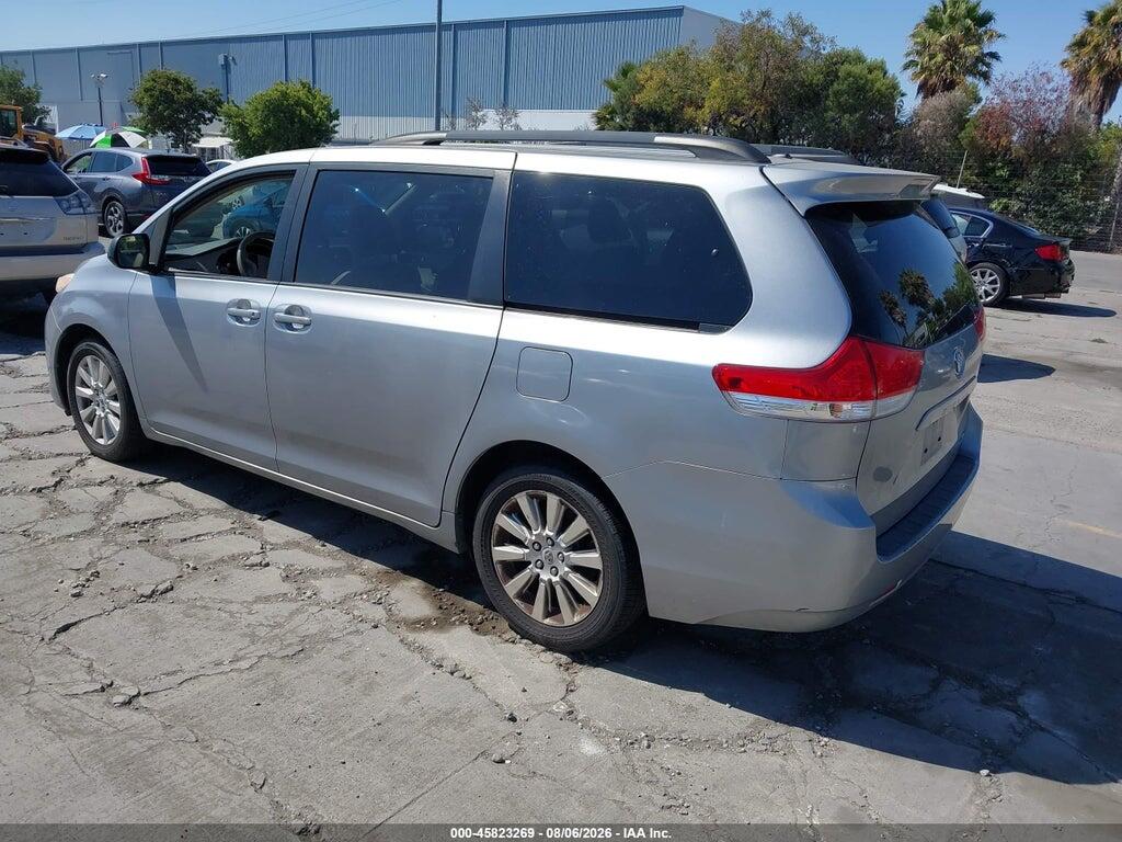 5TDJK3DC6BS004087 2011 TOYOTA SIENNA photo no. 3