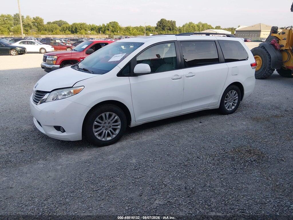 5TDYK3DC0BS014936 2011 TOYOTA SIENNA photo no. 2