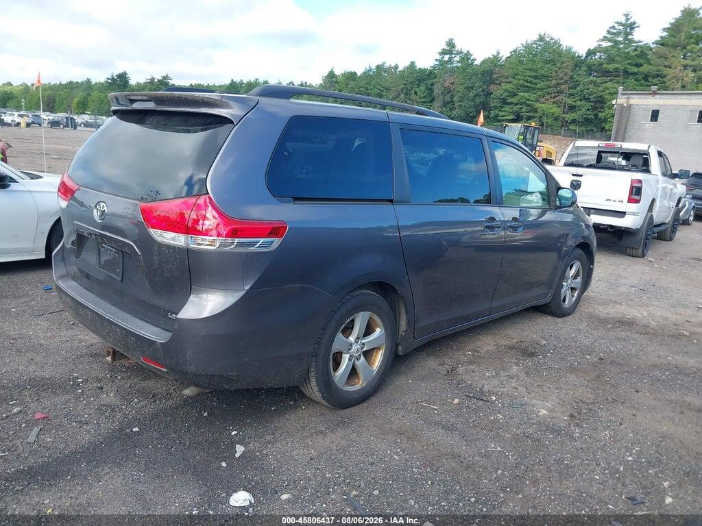5TDKK3DC6BS014736 2011 TOYOTA SIENNA photo no. 4
