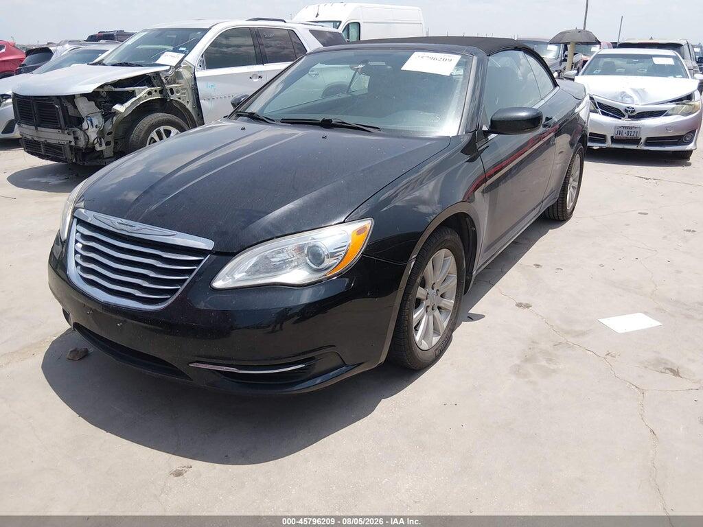 1C3BC2EG9BN529586 2011 CHRYSLER 200 photo no. 2