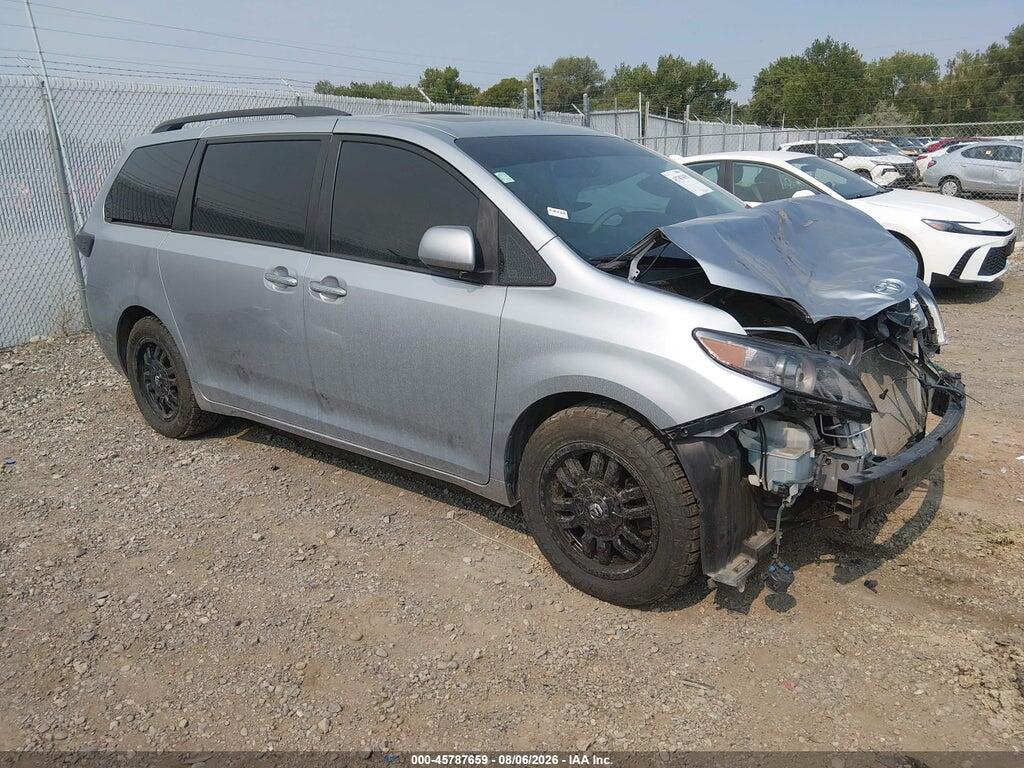 5TDDK3DC0BS011713 2011 TOYOTA SIENNA photo no. 1
