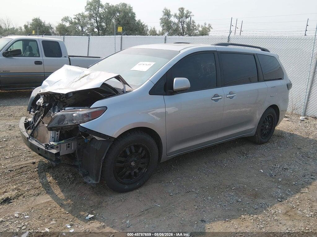 5TDDK3DC0BS011713 2011 TOYOTA SIENNA photo no. 2