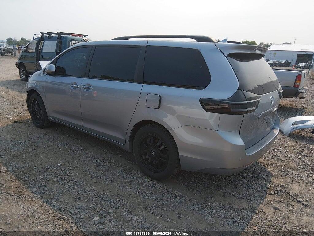 5TDDK3DC0BS011713 2011 TOYOTA SIENNA photo no. 3