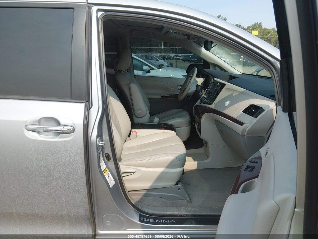 5TDDK3DC0BS011713 2011 TOYOTA SIENNA photo no. 5