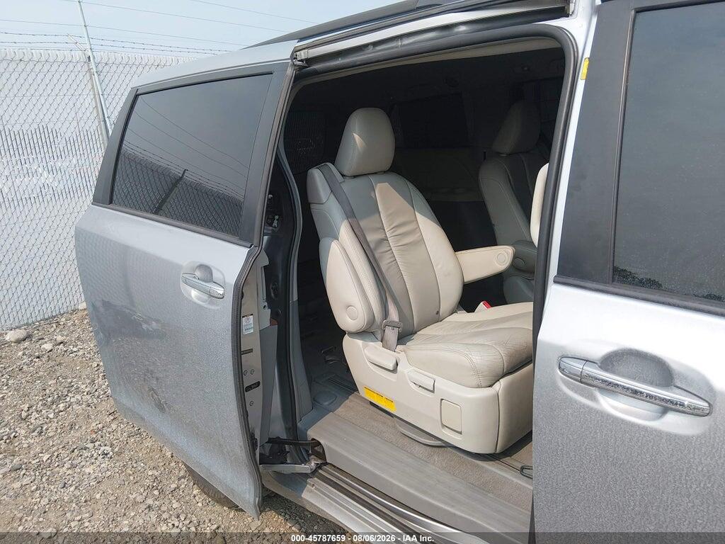 5TDDK3DC0BS011713 2011 TOYOTA SIENNA photo no. 8