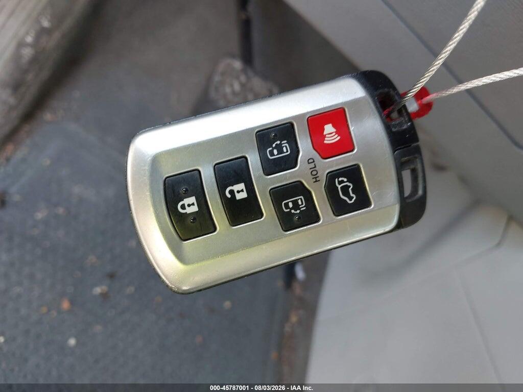 5TDDK3DC8DS053646 2013 TOYOTA SIENNA photo no. 11