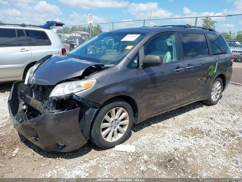 5TDDK3DC8DS053646 2013 TOYOTA SIENNA photo no. 2