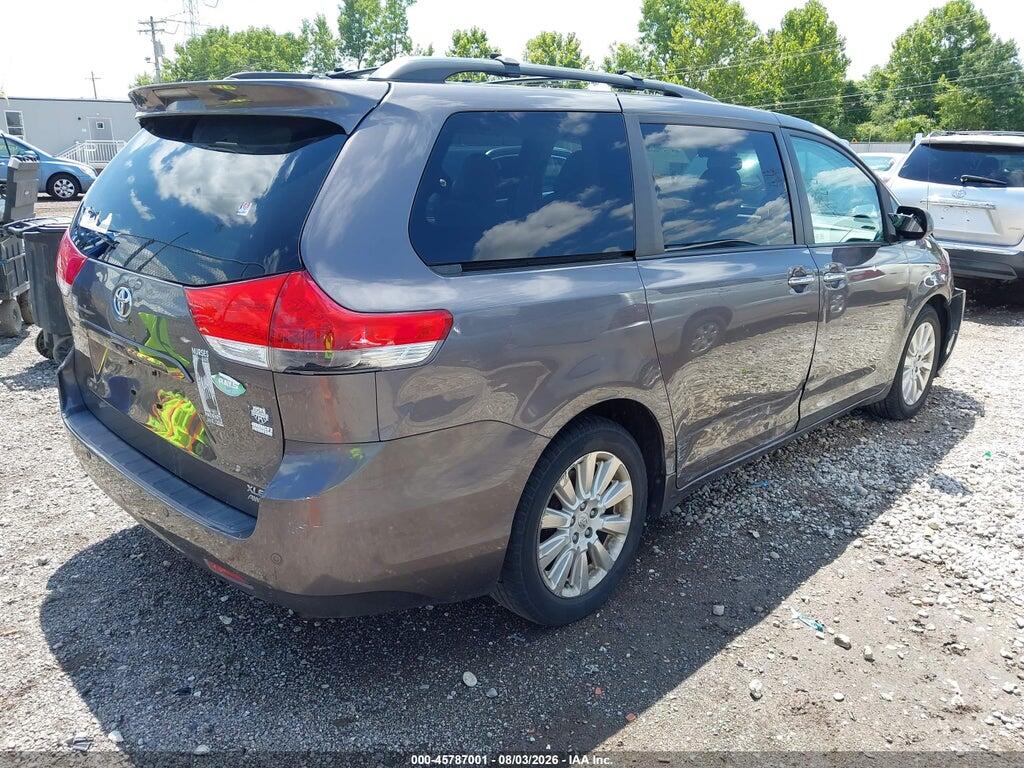 5TDDK3DC8DS053646 2013 TOYOTA SIENNA photo no. 4