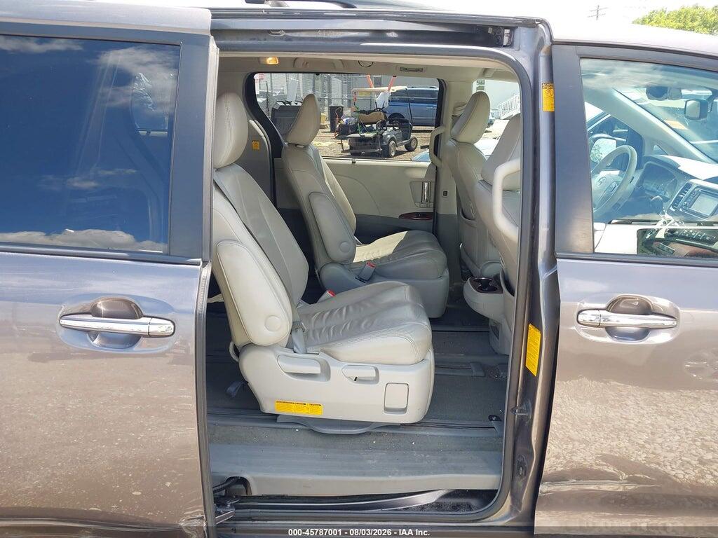 5TDDK3DC8DS053646 2013 TOYOTA SIENNA photo no. 8